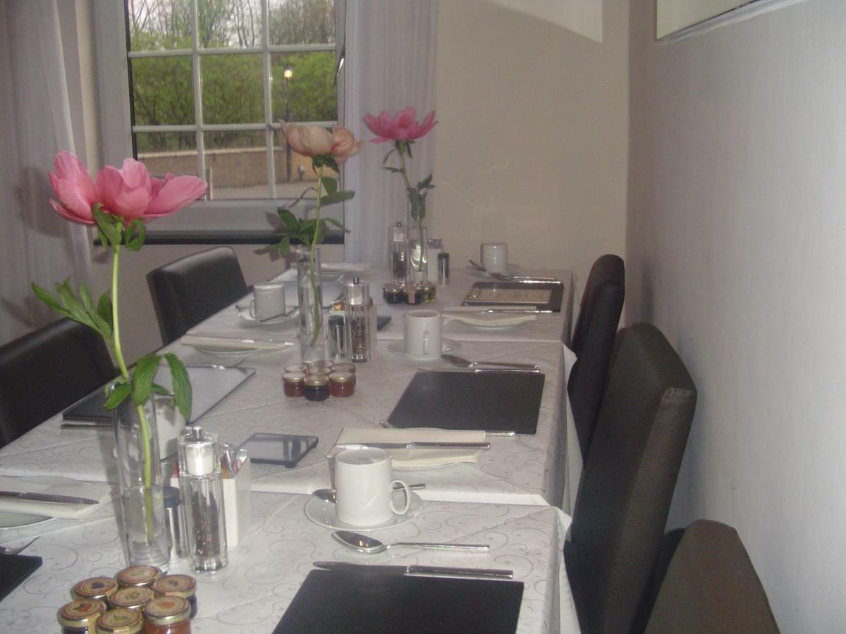Aaron Glen Guest House Loanhead ภายนอก รูปภาพ